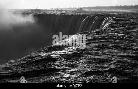 Le Horseshoe Falls tourné de Niagara Falls Canada au cours de l'hiver. Banque D'Images