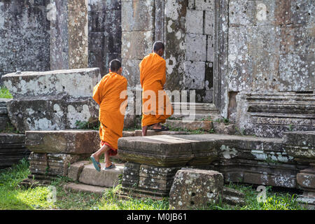 Les moines bouddhistes ; Preah Vihear, le Cambodge Banque D'Images