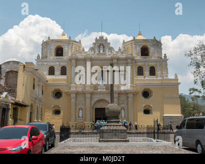 La principale façade baroque, de la Iglesia de La Merced Church construit comme un couvent de l'Mercedarians dans La Antigua Guatemala Banque D'Images