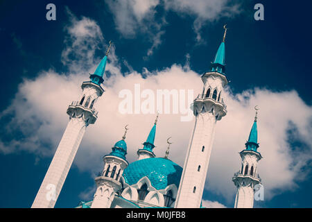 Intéressant vue de la KUL Sharif (Qolsherif, Kol, Sharif Sharif, qv) Qolsarif Mosque dans Kazan Kremlin. L'une des plus grandes mosquées de la Russie. UNESCO World Heritage Site. Kazan, Tatarstan, en Russie. Banque D'Images