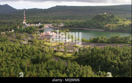 Vue aérienne du complexe du temple hindou à Grand Bassin, (également connu sous le nom de Ganga Taleo ou Ganges Lake) à partir d'hélicoptères, district de Savanne, la République Banque D'Images