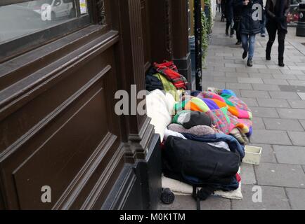 Les sans-abri Le dormeur sur le plancher à Windsor Berkshire Uk. Banque D'Images