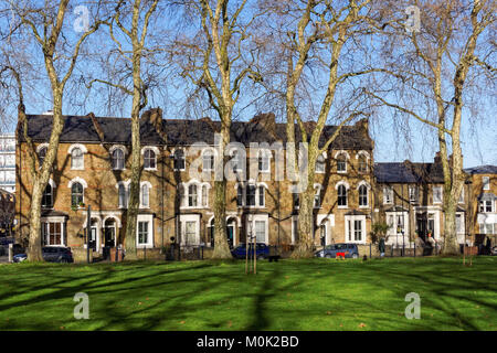 Maisons mitoyennes à Hackney, près de Victoria Park, London England Royaume-Uni UK Banque D'Images