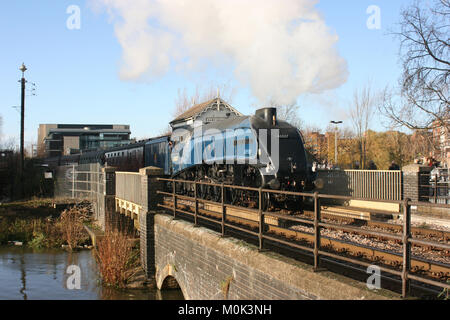 Une locomotive à vapeur4 Sir Nigel Gresley sur Londres pour une charte Lincoln pour le marché de Noël - Lincoln, Lincolnshire, Royaume-Uni - 6 décembre 2009 Banque D'Images