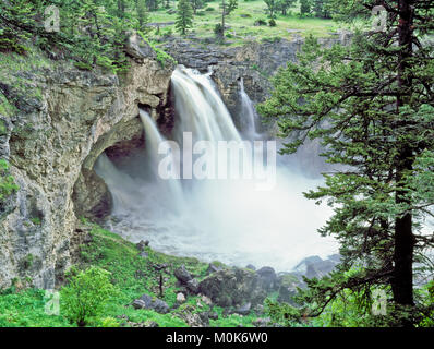 double cascade au pont naturel de la rivière boulder et chutes près de big timber, montana Banque D'Images