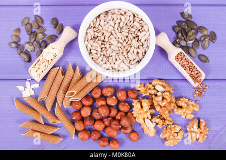 Les aliments sains contenant du cuivre, fibres alimentaires et de minéraux naturels, concept d'une alimentation saine Banque D'Images