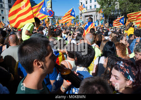 D'un million de Catalans de mars pour l'indépendance le 11 septembre 2017 dans le centre de Barcelone, Catalogne, Espagne Banque D'Images