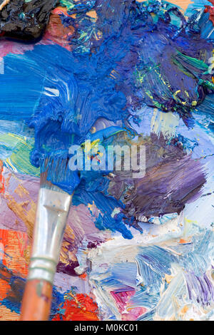 Les peintures à l'huile et pinceau artistes multi colored close up semi abstract Banque D'Images