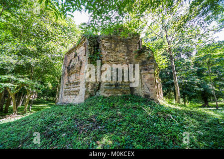 Tour octogonale à Prasat Ouais Puon, le groupe du Sud, Sambor Prei Kuk Kompong Thom, au Cambodge ; Banque D'Images