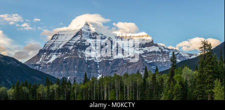 Le mont Robson, le parc provincial du mont Robson ; British Columbia, Canada Banque D'Images