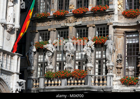 Les bâtiments d'arrière-plan Louve, sac et brouette. Grand Place, Bruxelles, Belgique. La Louve, sac et Brouette sont un groupe de maisons qui n'ont pas été reconstruits Banque D'Images