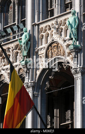 Certains balcons de Le Pigeon dans la Grand Place, Bruxelles. La Chaloupe D'Or - Le Soulier d'or restaurant à Grote Markt (la Grand Place) dans le centre de Br Banque D'Images