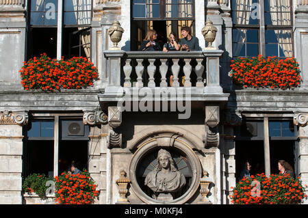 Certains balcons de Le Pigeon dans la Grand Place, Bruxelles. La Chaloupe D'Or - Le Soulier d'or restaurant à Grote Markt (la Grand Place) dans le centre de Br Banque D'Images