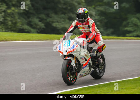 Bradley Ray Approche de l'épingle au cours de la course Supersport britannique à Cadwell Park, près de Louth, dans le Lincolnshire Banque D'Images