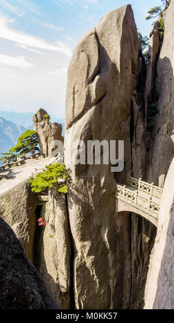 Fairy Bridge sur le Mont Huangshan, La montagne jaune. Situé dans la province de l'Anhui, Jiangsu est l'une des plus célèbres montagnes de Chine, et a inspiré d'hun Banque D'Images