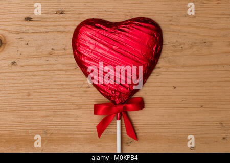 Des bonbons en forme de coeur lolly saint-valentin cadeau. Banque D'Images