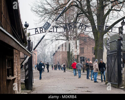 Arbeit macht frei signe à l'entrée du camp de concentration d'Auschwitz, près de Cracovie, Pologne Banque D'Images