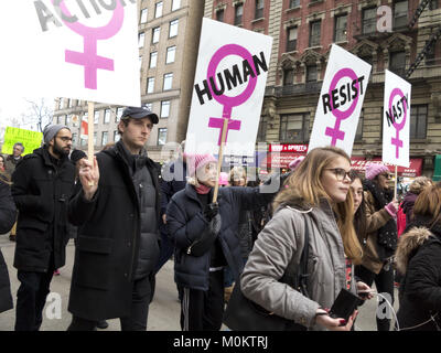 Des centaines de milliers de New-Yorkais ont participé à la Marche des femmes à New York sur le premier anniversaire de l'atout de Donald's innauguration, Jan.20, Banque D'Images