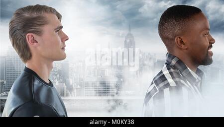 Deux hommes dans la ville, entouré par la fumée Banque D'Images