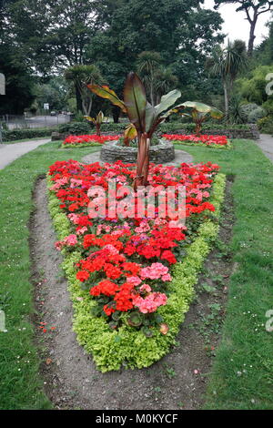 Trenance Gardens, Newquay, Cornwall, UK. Juillet 10th, 2017. Les jardins sont en fleurs sous un ciel couvert matin d'été. La date de 1906 et les jardins Banque D'Images