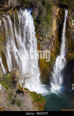 Cascade de Manojlovac au début du printemps, parc national de Krka, Croatie Banque D'Images