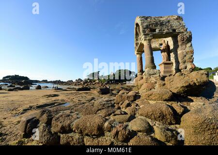 France,Cotes d'Armor, Perros Guirec, Ploumanac'h, côte de Granit Rose (cote de Granit Rose), l'oratoire de Saint Guirec sur la plage Saint Guirec Banque D'Images