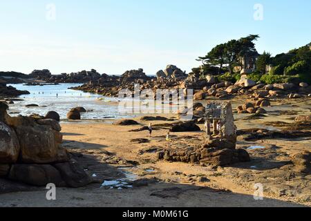 France,Cotes d'Armor, Perros Guirec, Ploumanac'h, côte de Granit Rose (cote de Granit Rose), l'oratoire de Saint Guirec sur la plage Saint Guirec Banque D'Images