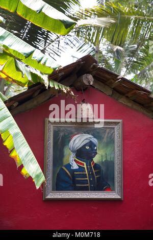 L'Inde, Goa, Morjim beach,peinture portrait de chat dans un mur rouge de la plage restaurant la plage Banque D'Images