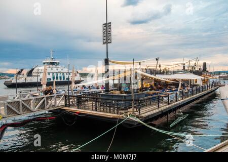 La Norvège, Oslo,quartier Aker Brygge,Stranden quais,le bateau restaurant Lektern Banque D'Images