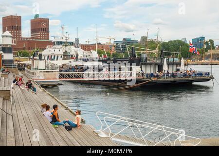 La Norvège, Oslo,quartier Aker Brygge,Stranden quais,le bateau restaurant Lektern Banque D'Images