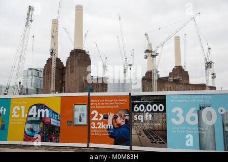 Londres, Royaume-Uni. 22 janvier, 2018. Une vue sur le travail de réaménagement en cours à Battersea Power Station. La semaine dernière, il a été signalé que le Grade II-énumérés Battersea Power Station serait vendu à fonds souverain malaisien Permodalan Nasional Berhad (PNB) et de la Caisse de prévoyance des employés de la Malaisie de 1,6 milliards € dans l'une des plus importantes transactions de propriété. Credit : Mark Kerrison/Alamy Live News Banque D'Images