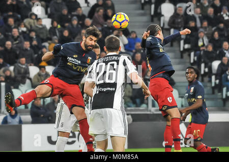 Turin, Italie. 22 janvier, 2018. Luca Rossettini (Genoa CFC) au cours de la serie d'un match de football entre la Juventus et le Genoa CFC de Allianz Stadium le 22 janvier 2018 à Turin, Italie. Crédit : FABIO ANNEMASSE/Alamy Live News Banque D'Images