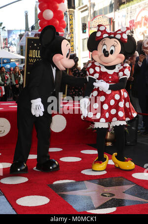 Hollywood, CA. 22 janvier, 2018. Mickey, Minnie Mouse Minnie Mouse, à Hollywood Walk of Fame Star Cérémonie à sur Hollywood Boulevard à Hollywood, Californie le 22 janvier 2018. Credit : Faye Sadou/media/Alamy Punch Live News Banque D'Images