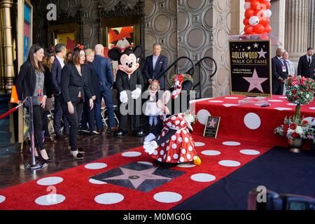 Los Angeles, CA, USA. 22 janvier, 2018. Mickey, Minnie Mouse à la cérémonie d'intronisation pour l'étoile sur le Hollywood Walk of Fame pour Minnie, Hollywood Boulevard, Los Angeles, CA, 22 janvier 2018. Credit : Priscilla Grant/Everett Collection/Alamy Live News Banque D'Images