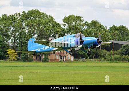 Avro Anson G-AHLX lumière civile monoplan passager à Shuttleworth collection airshow 2017 Banque D'Images