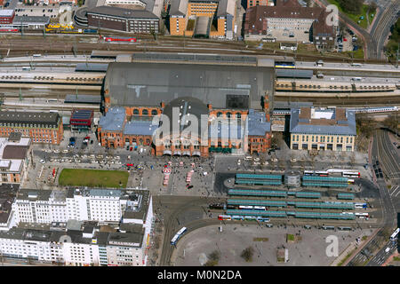 La gare centrale de Brême, parvis de la gare à la station de bus, le centre-ville de Brême, ville, vue aérienne, photos aériennes de Bremen, Bremen, Allemagne, Europe, Banque D'Images