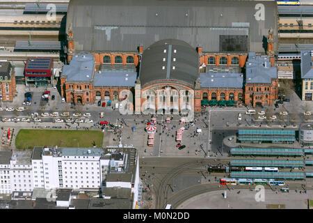 La gare centrale de Brême, parvis de la gare à la station de bus, le centre-ville de Brême, ville, vue aérienne, photos aériennes de Bremen, Bremen, Allemagne, Europe, Banque D'Images