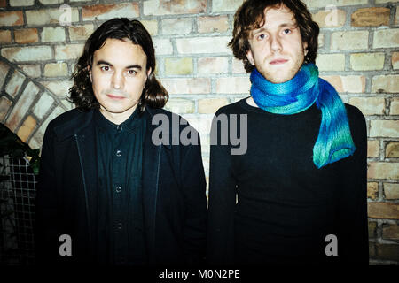 La chanteuse canadienne, musicien et auteur-compositeur Spencer Krug, également connu sous le nom de Moonface et est ici en photo avec le chanteur-compositeur et musicien Bastian Kallesøe qui est l'homme derrière le nom Le nouveau ressort. Danemark 11/02 2014. Banque D'Images