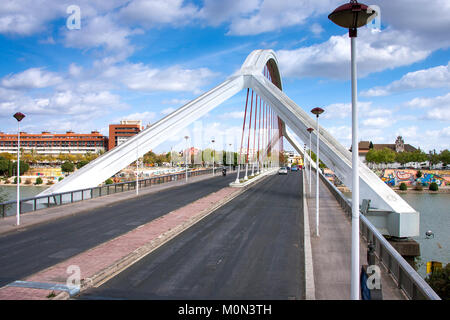 Séville, Andalousie, Espagne - Barqueta Bridge (Pont de la Barqueta), porte d'entrée à l'Expo '92 Banque D'Images