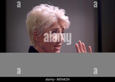 L'actrice Emma Thompson, président de la Fondation Helen Bamber, lors d'une visite à Inverleith House, Edimbourg, où elle a reçu un don au nom de l'organisme de bienfaisance pour les droits de l'homme &Acirc ;&pound;500 000 de la Postcode Lottery. Banque D'Images