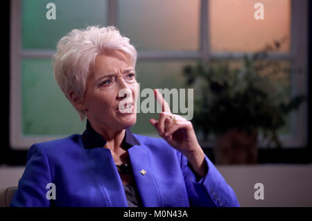 L'actrice Emma Thompson, présidente de la Helen Bamber Foundation, lors d'une visite à Inverleith House, Édimbourg, où elle a recueilli un don au nom de l'organisme de bienfaisance des droits de l'homme pour &Acirc; 500,000 £ de la Loterie du code postal du peuple. Banque D'Images