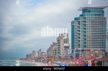 Tel Aviv. Israël. Remblai. Hôtels. Plage. Appareil photo Canon EOS 650D Date 2015-04-10 Longueur focale 27 mm Banque D'Images