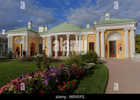 Pouchkine, Saint-Pétersbourg, Russie - 20 septembre 2015 : Entrée de l'Agate chambres de bain froid pavilion dans Catherine park. Le pavillon a été construit en 1780 Banque D'Images