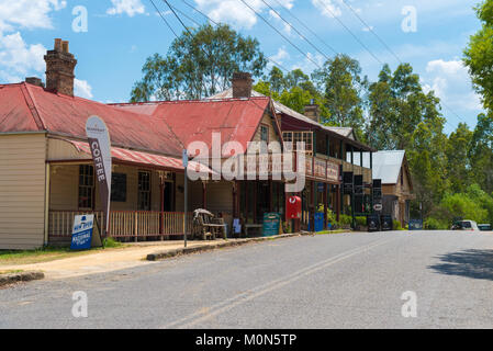 Wollombi, NSW, Australie- Décembre 18, 2017 : vue sur la rue historique du vieux village de Wollombi, dans la région de New South Wales, Australie. Banque D'Images