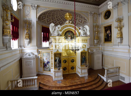 Pavlovsk, Saint-Pétersbourg, Russie - le 29 avril 2015 : l'intérieur de l'église Pierre et Paul dans le Palais de Pavlovsk. Depuis 1990, le château et le parc y Banque D'Images