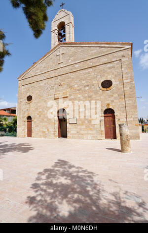 Madaba, Jordanie - Mars 19, 2014 : voir l'église de Saint George dans une journée de printemps. L'église a été construite en 1884, et la fameuse carte en mosaïque de 6e siècle Banque D'Images