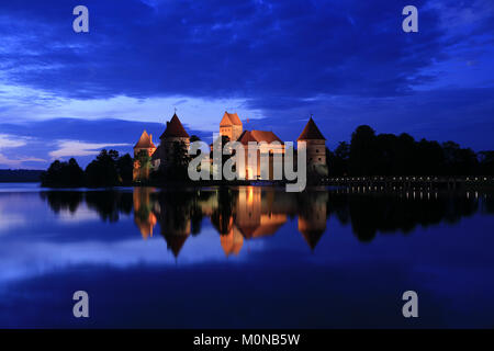 Le 14ème siècle l'île de Trakai Castle sur les rives du lac Galvé à Trakai, Lituanie Banque D'Images