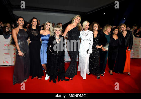 Femmes lâche (gauche-droite) Christine Lampard, Andrea McLean, Stacey Solomon, Gloria Hunniford, Penny Lancaster, Denise van Outen, Nadia Sawalha, Linda Robson, Saira Khan et Kaye Adams assistant à la National Television Awards 2018 qui a eu lieu à l'O2 Arena, Londres. Banque D'Images