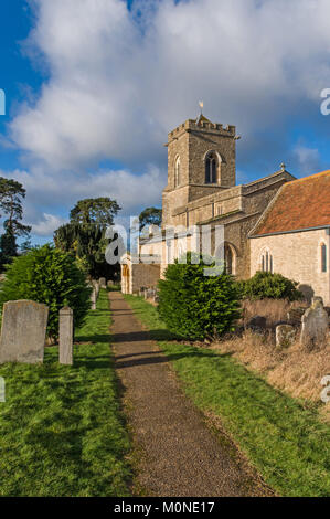 L'église de St Mary The Virgin à la périphérie du village de Carlton, Bedfordshire, Royaume-Uni ; elle date du 12ème siècle avec des ajouts plus tard. Banque D'Images