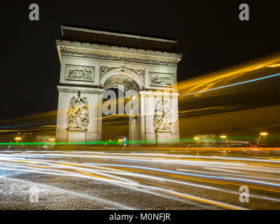 Arc de Triomphe la nuit, Paris, France Banque D'Images